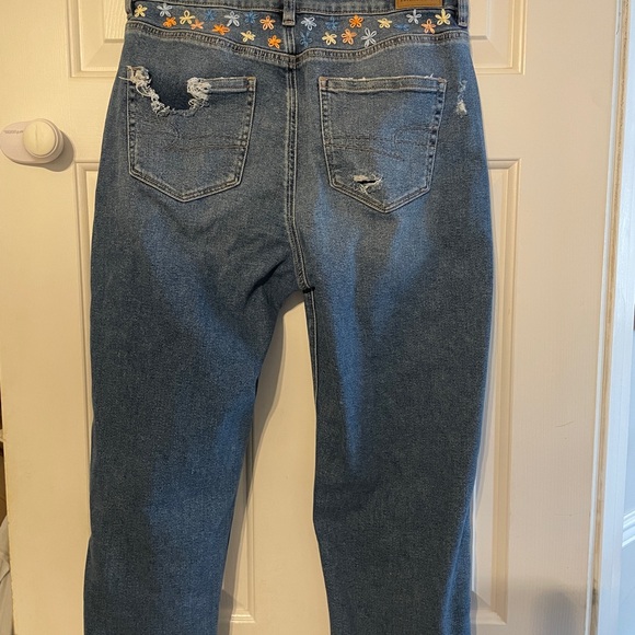 American Eagle Outfitters Floral Hand Embroidered High Rise Jeans - Picture 2 of 6